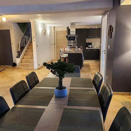 Monze Villa