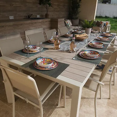 Monze וילה קרקסון