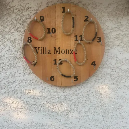 Villa Monze *