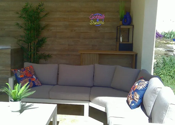 Monze Villa