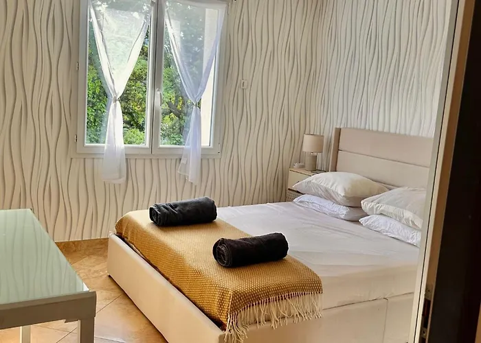 Monze Villa Carcassonne
